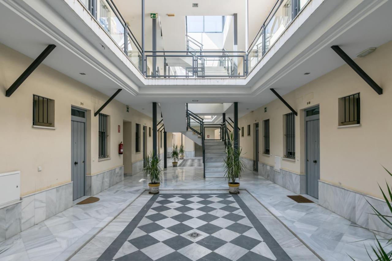 Apartamento Triana Deluxe Con Patio Privado Севілья Екстер'єр фото
