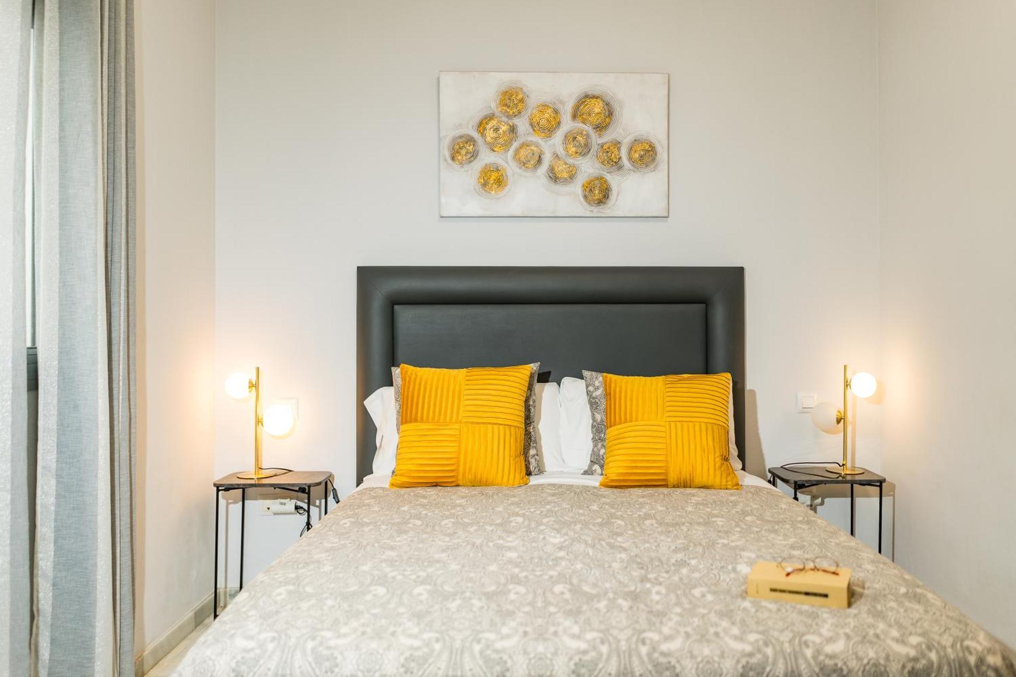 Apartamento Triana Deluxe Con Patio Privado Севілья Екстер'єр фото